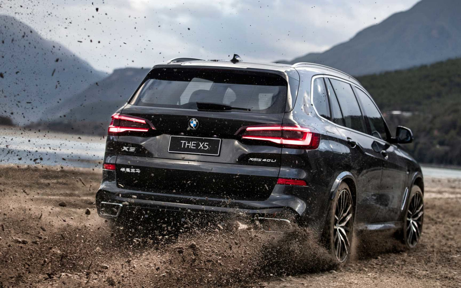 Comparison - Jeep Grand Cherokee Trackhawk 2019 - vs - BMW X5 ...